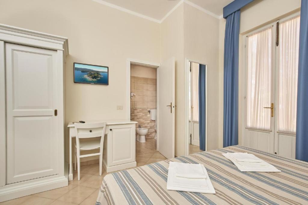 Hotel Villa Rodriguez Capoliveri  Exteriör bild